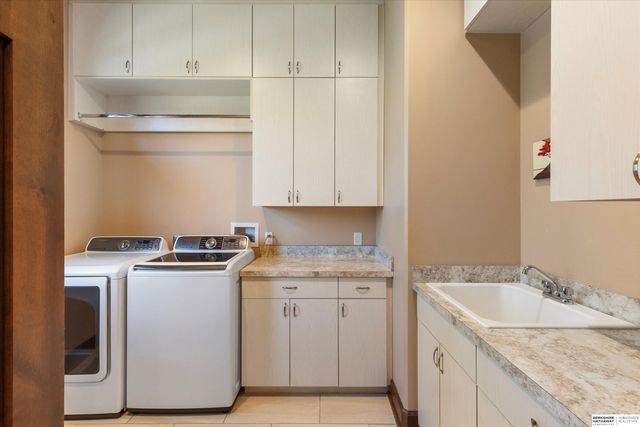 5702 S 238th Street, Elkhorn, NE 68022