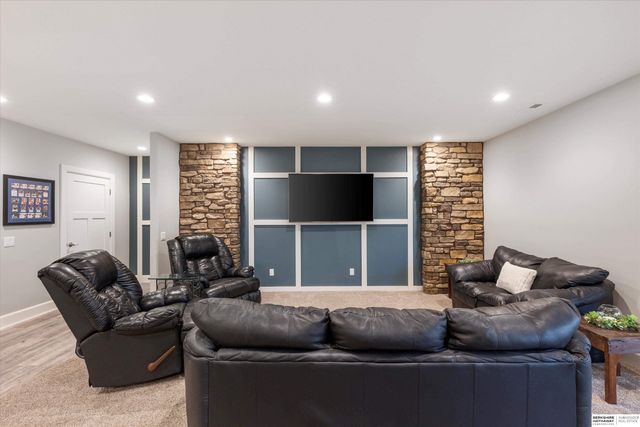 5702 S 238th Street, Elkhorn, NE 68022