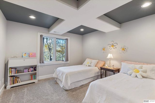 5702 S 238th Street, Elkhorn, NE 68022