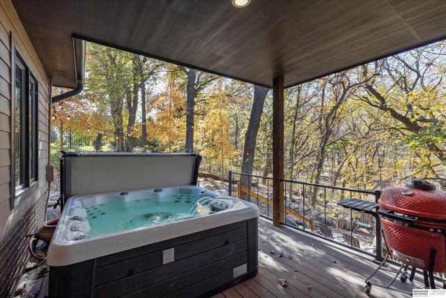 5702 S 238th Street, Elkhorn, NE 68022