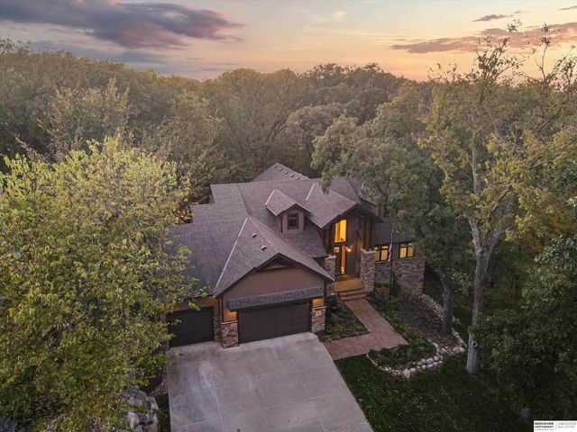 5702 S 238th Street, Elkhorn, NE 68022