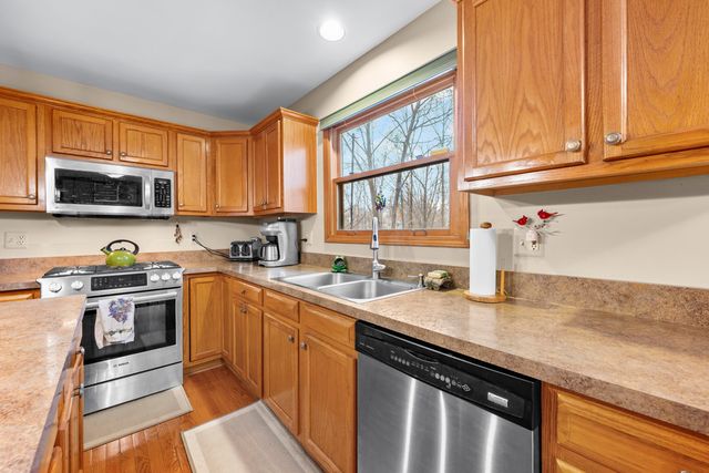 12091 Pembrooke Circle, Green Oak Twp, MI 48178