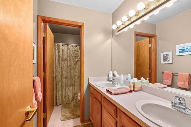 12091 Pembrooke Circle, Green Oak Twp, MI 48178