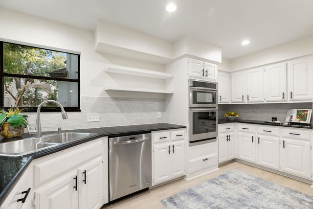 5 Valhalla CT, The Hills, TX 78738