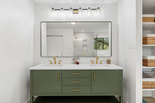 5 Valhalla CT, The Hills, TX 78738