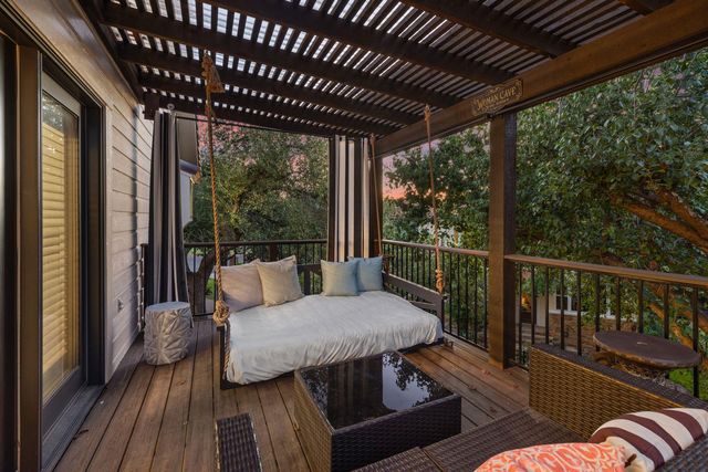 5 Valhalla CT, The Hills, TX 78738