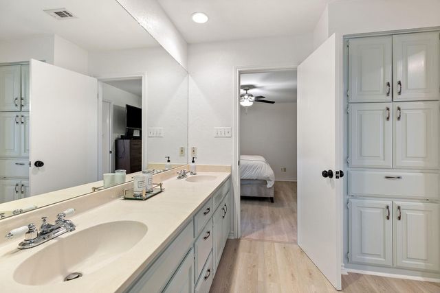 5 Valhalla CT, The Hills, TX 78738