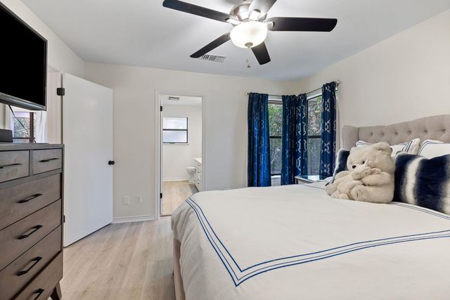 5 Valhalla CT, The Hills, TX 78738