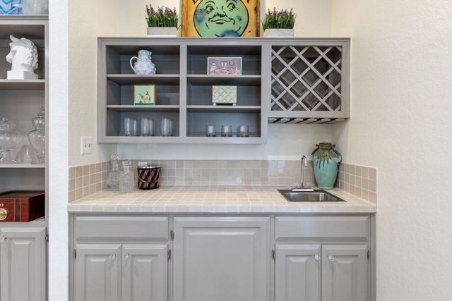 5 Valhalla CT, The Hills, TX 78738