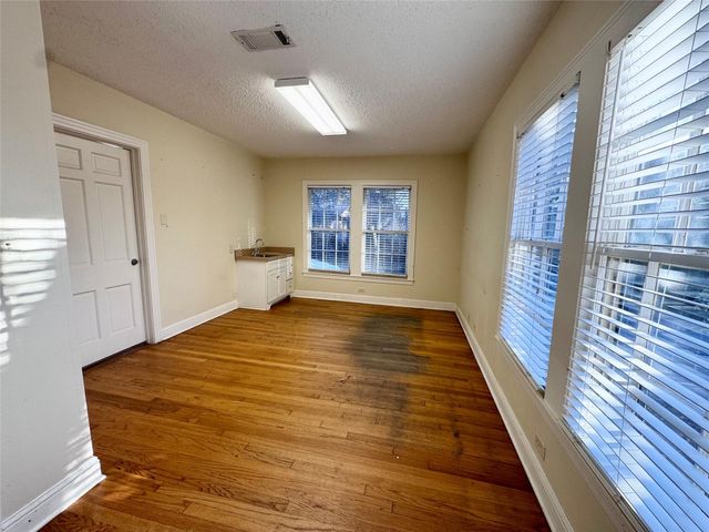 52 State Highway 75 N, Huntsville, TX 77320