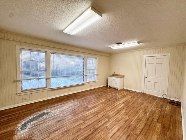 52 State Highway 75 N, Huntsville, TX 77320