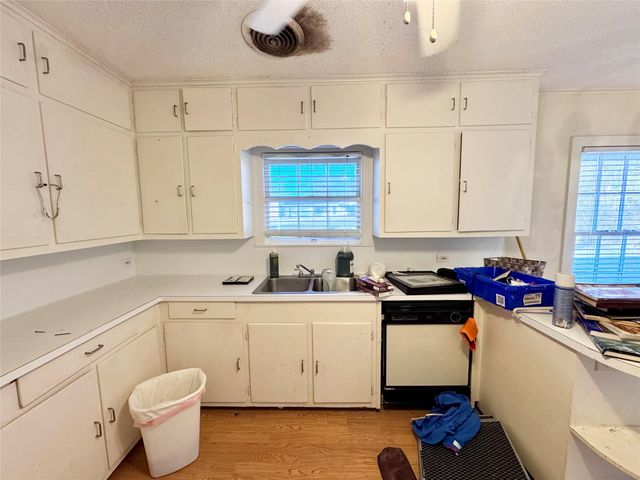 52 State Highway 75 N, Huntsville, TX 77320