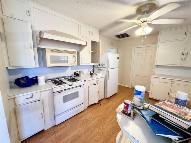 52 State Highway 75 N, Huntsville, TX 77320