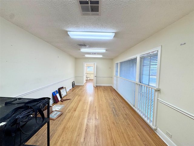 52 State Highway 75 N, Huntsville, TX 77320