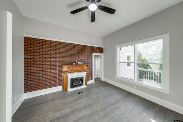 1014 S Sycamore, Palestine, TX 75801