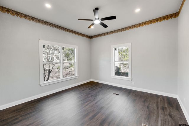 1014 S Sycamore, Palestine, TX 75801
