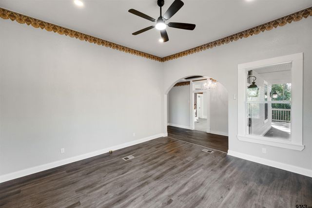 1014 S Sycamore, Palestine, TX 75801