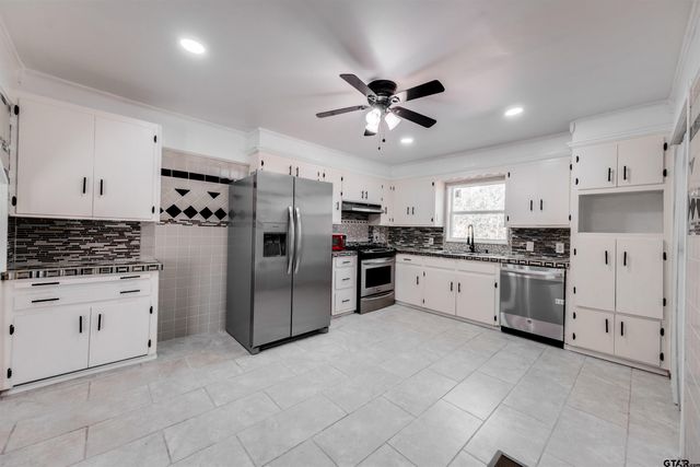 1014 S Sycamore, Palestine, TX 75801