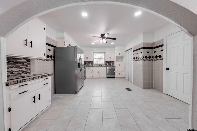 1014 S Sycamore, Palestine, TX 75801