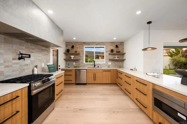 4252 Don Jose Dr, Los Angeles, CA 90008