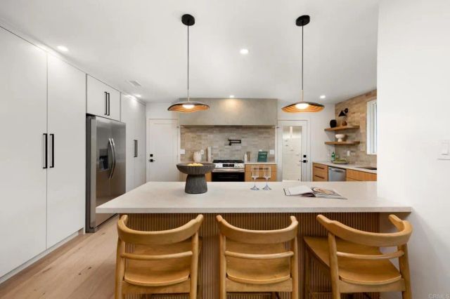 4252 Don Jose Dr, Los Angeles, CA 90008