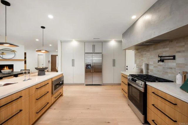 4252 Don Jose Dr, Los Angeles, CA 90008