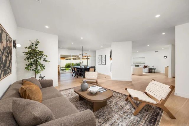 4252 Don Jose Dr, Los Angeles, CA 90008