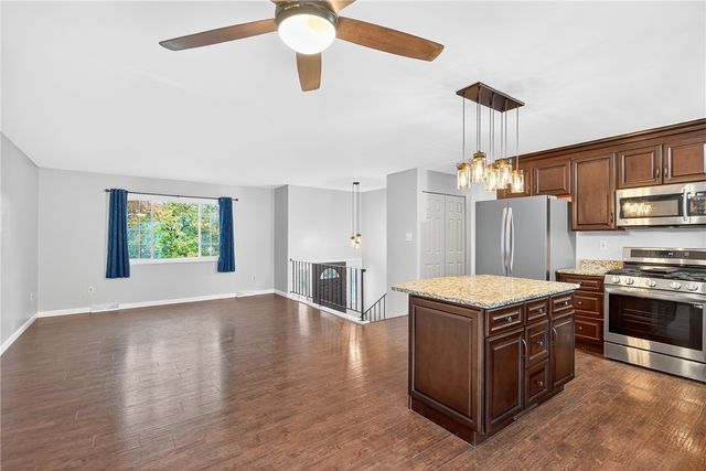 218 Woodmont Dr, O'hara, PA 15238