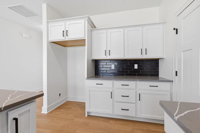 520 E Elmwood St, Park City, KS 67147