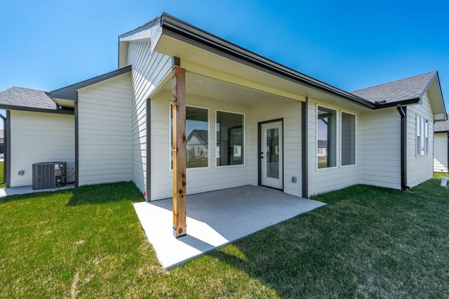 520 E Elmwood St, Park City, KS 67147