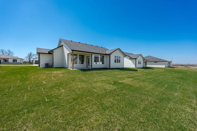 520 E Elmwood St, Park City, KS 67147