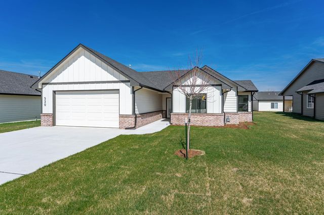 520 E Elmwood St, Park City, KS 67147