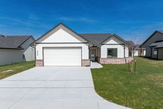 520 E Elmwood St, Park City, KS 67147