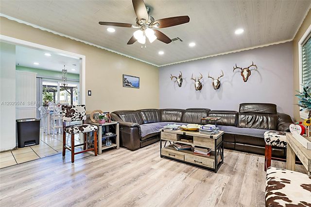 4079 Dahl Dr, Green Acres, FL 33463