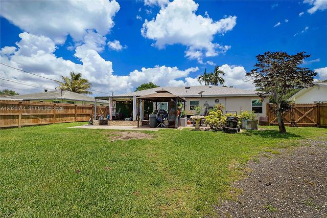 4079 Dahl Dr, Green Acres, FL 33463