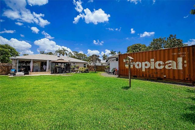 4079 Dahl Dr, Green Acres, FL 33463