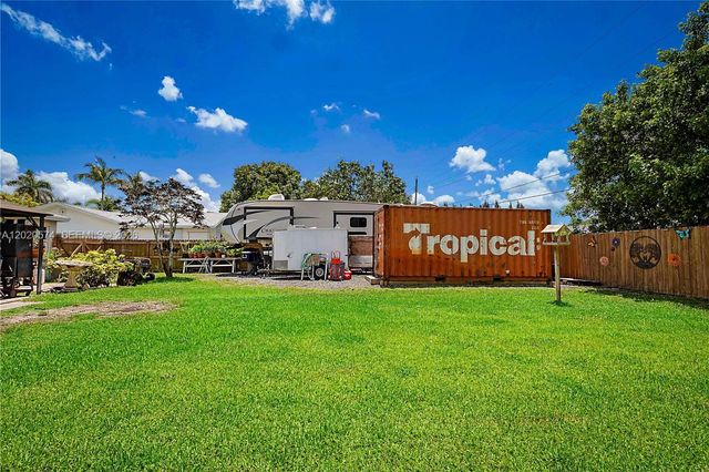 4079 Dahl Dr, Green Acres, FL 33463