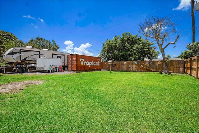 4079 Dahl Dr, Green Acres, FL 33463
