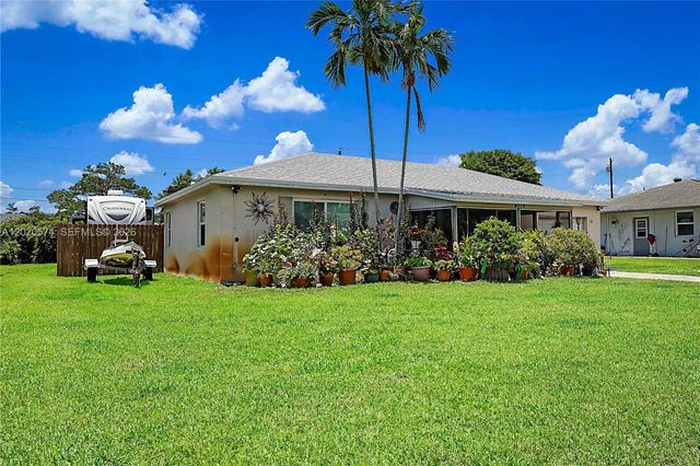 4079 Dahl Dr, Green Acres, FL 33463