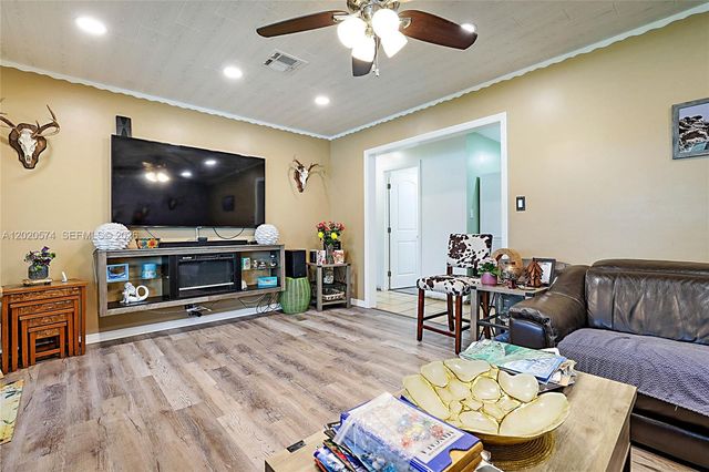 4079 Dahl Dr, Green Acres, FL 33463