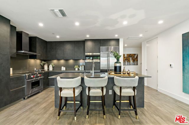 728 N Sweetzer Avenue 208, West Hollywood, CA 90069