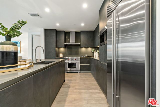 728 N Sweetzer Avenue 208, West Hollywood, CA 90069