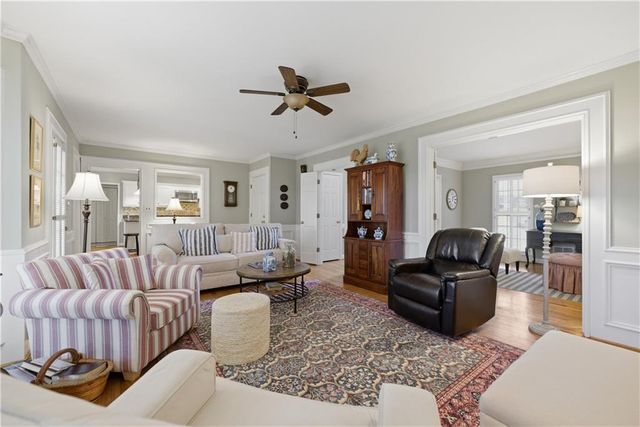 10985 Wilshire Chase Drive, Johns Creek, GA 30097