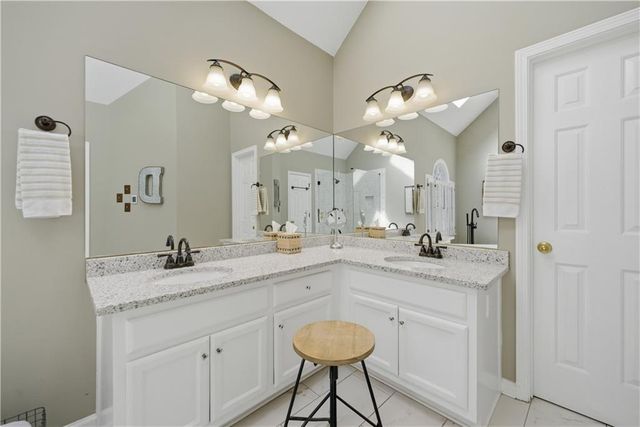 10985 Wilshire Chase Drive, Johns Creek, GA 30097