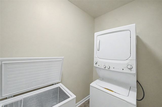 1427 34th Avenue SW 213, Altoona, IA 50009