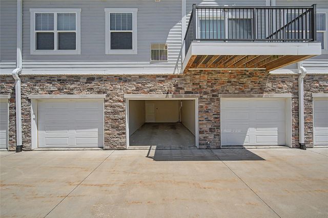 1427 34th Avenue SW 213, Altoona, IA 50009