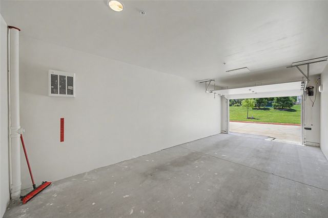 1427 34th Avenue SW 213, Altoona, IA 50009