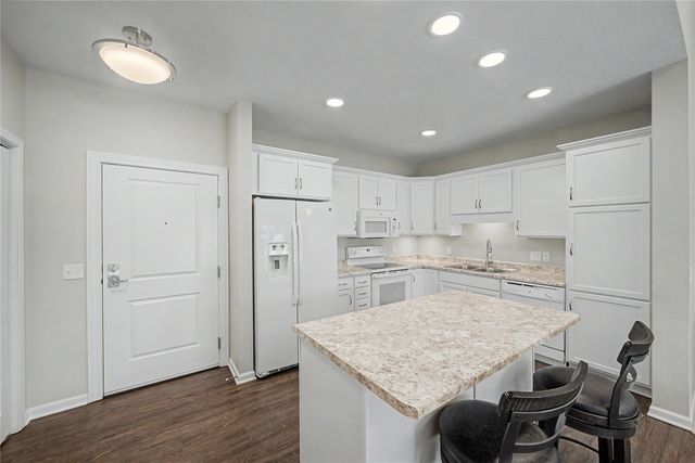 1427 34th Avenue SW 213, Altoona, IA 50009