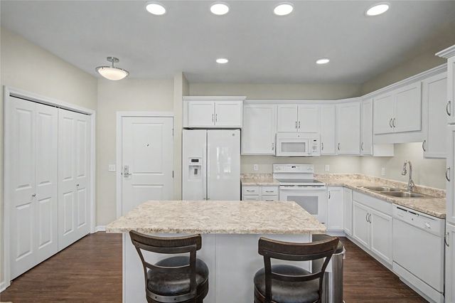 1427 34th Avenue SW 213, Altoona, IA 50009