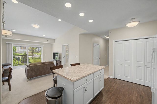 1427 34th Avenue SW 213, Altoona, IA 50009